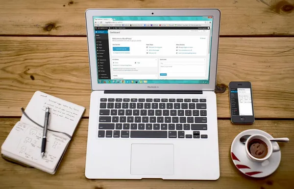 Web sin WordPress: cómo hacer una página profesional, rápida y segura